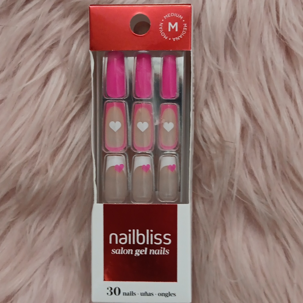Brand New NAILBLISS SALON GEL NAILS-M